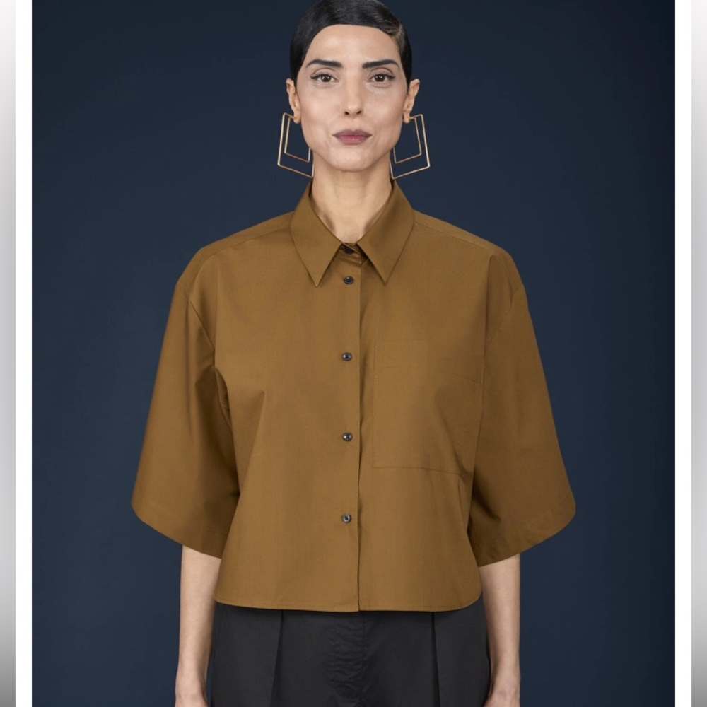 Doppelgänger cropped pleated back Short Sleeve Button down shirt